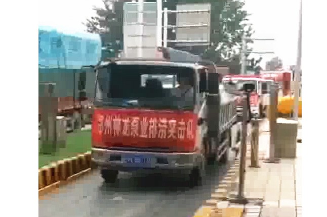 我公司新組織的搶險排澇設(shè)備及人員，出發(fā)馳援焦作災(zāi)區(qū)，兄弟們辛苦了，加油！